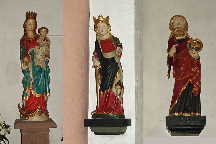 Nideggen – romanische Kirche – drei Heiligenfiguren: Muttergottes mit Kind von 1313, hl. Katharina und Johannes der Täufer, beide 1330