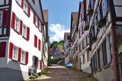 Schiltach – steile Gasse mit Fachwerkhäuser