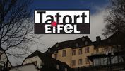 Tatort Eifel – Krimi-Logo in Eifellandschaft © Logo Tatort-Eifel