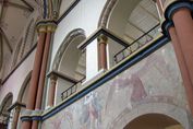 Linz am Rhein – Innenraum der Kirche St. Martin mit Fresken aus dem 13. Jahrhundert