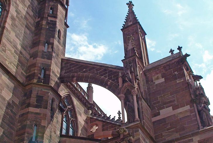Freiburger Münster – Strebewerk am rechten Seitenschiff