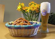 Bier und Bretzel im Bonner Biergarten