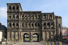 Südseite der Porta Nigra in Trier