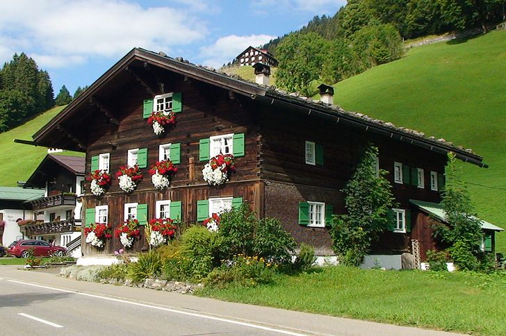 Kleinwalsertal - typisches Walserhaus aus dem 17. Jahrhundert