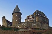 Burg Stahleck oberhalb von Bacharach – heute eine Jugendherberge
