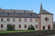 Ehemaliges Kloster Niederehe – Kirche mit Klostergebäude