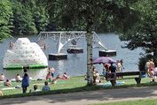 Badesee Kronenburger See – kostenlose Spielgeräte auf dem Wasser