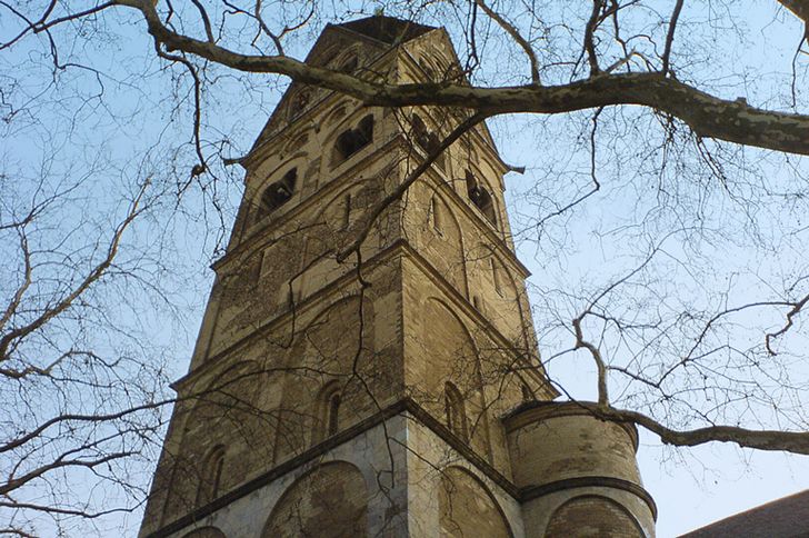 St. Aposteln in Köln – der 67 m hohe Westturm